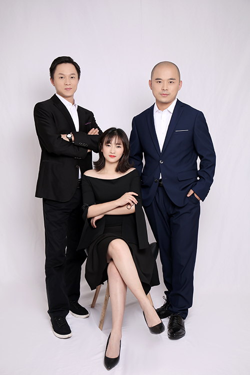 設(shè)計(jì)師合照全身照 (2)